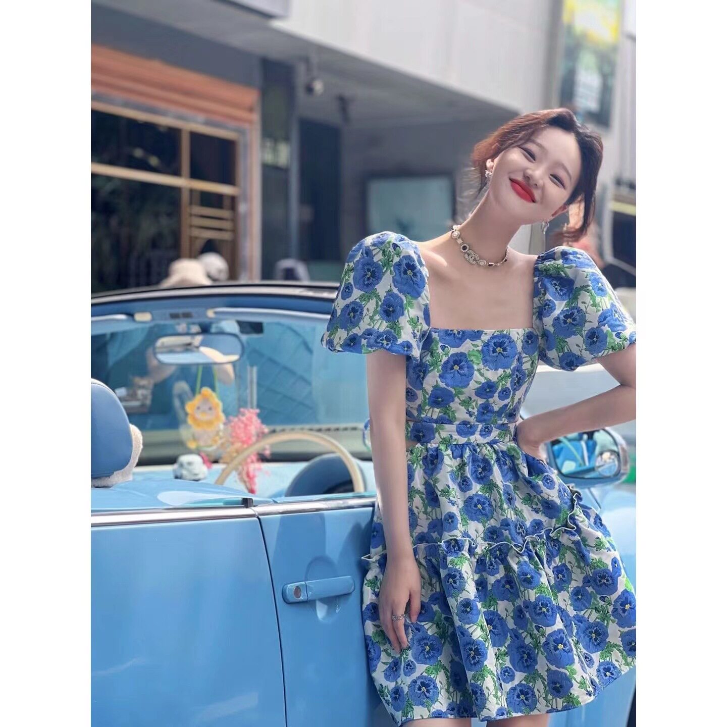 蓝色碎花方领泡泡袖连衣裙女夏季新款设计感小众缕空露腰性感短裙