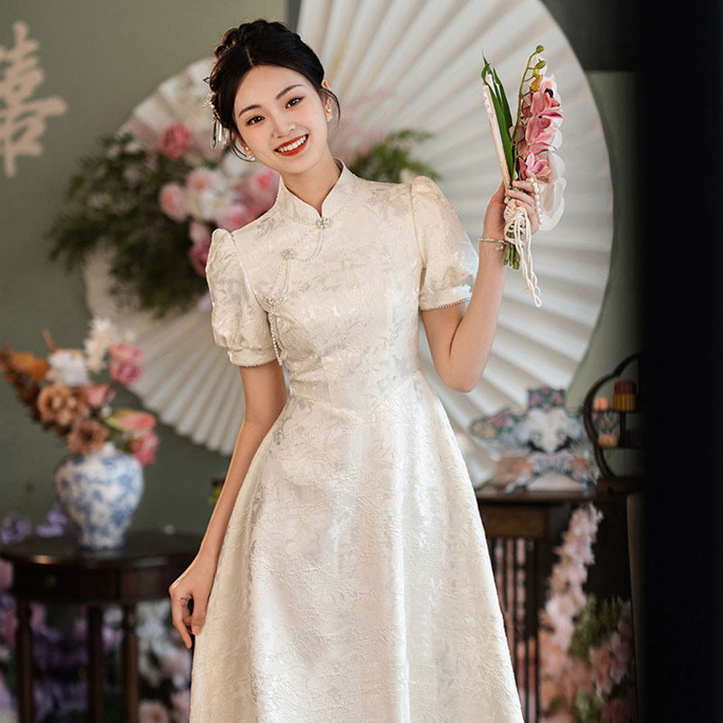 新中式改良订婚旗袍领证小白裙聚会礼服高端气质轻婚纱回门连衣裙