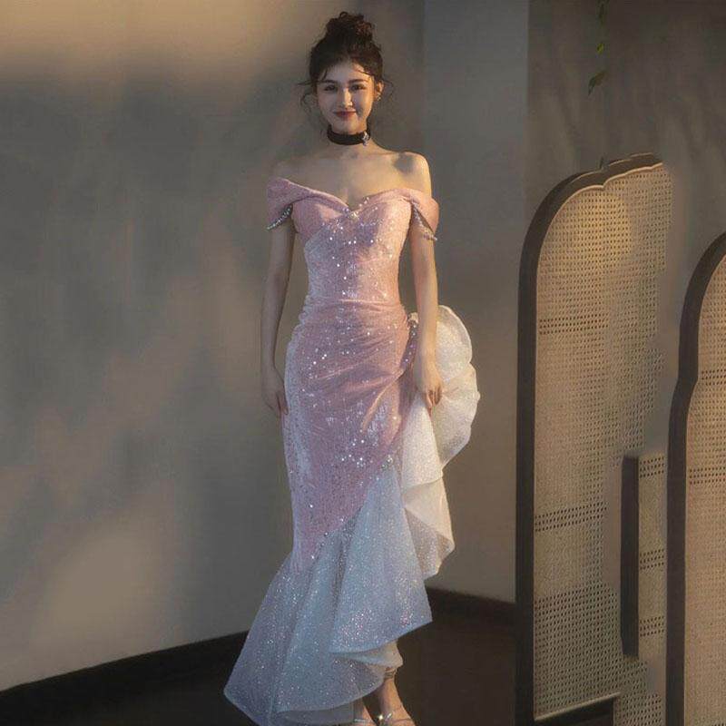 一字肩粉色亮片新娘敬酒服宴会礼服裹胸不规则荷叶边鱼尾连衣裙女