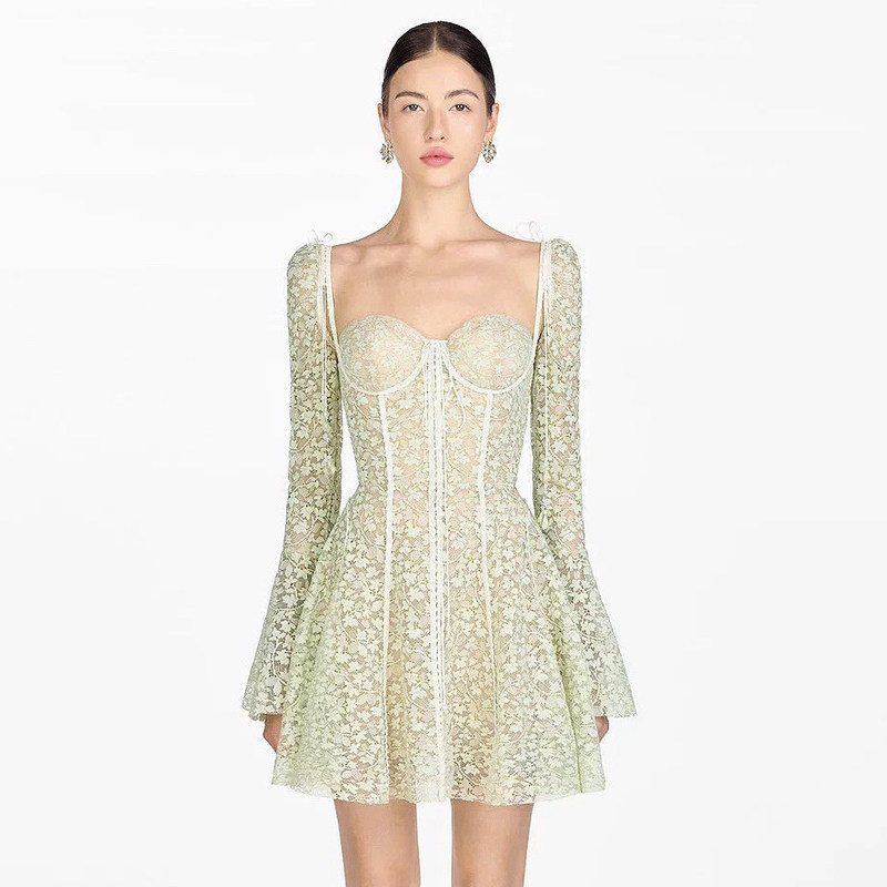 越南小众蕾丝长袖连衣裙生日晚宴聚会礼服性感裹胸露背辣妹短裙子