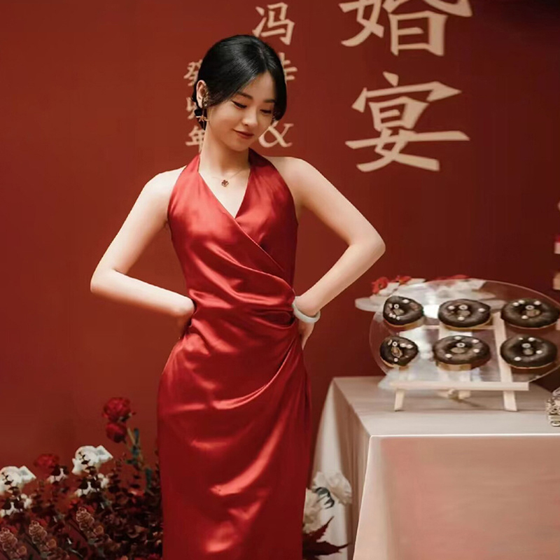 法式复古红色挂脖连衣裙女高级感气质名媛宴会派对礼服裙生日长裙