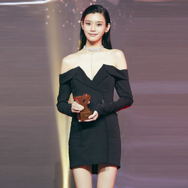 一字肩欧美风时尚长袖连衣裙女收腰显瘦气质名媛高级感礼服短裙女