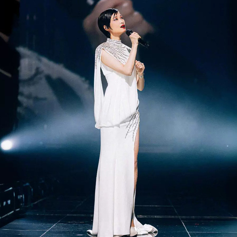 知性优雅风白色无袖披肩钉珠亮片长裙表演礼服女显瘦高级感连衣裙