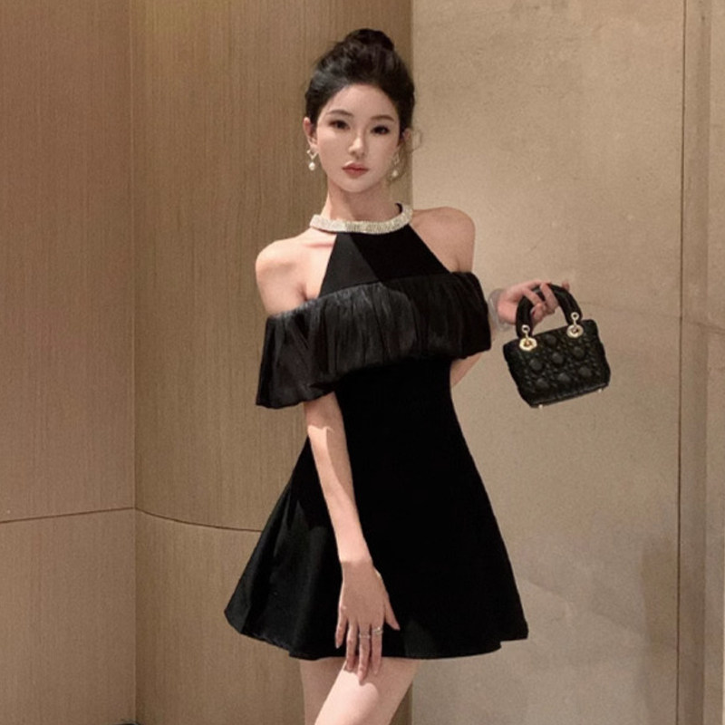 夜店性感辣妹挂脖露肩收腰连衣裙