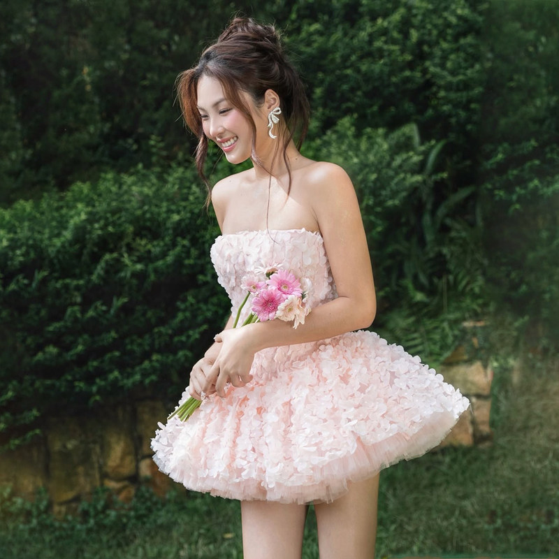 甜美抹胸花瓣收腰蓬蓬礼服短裙女