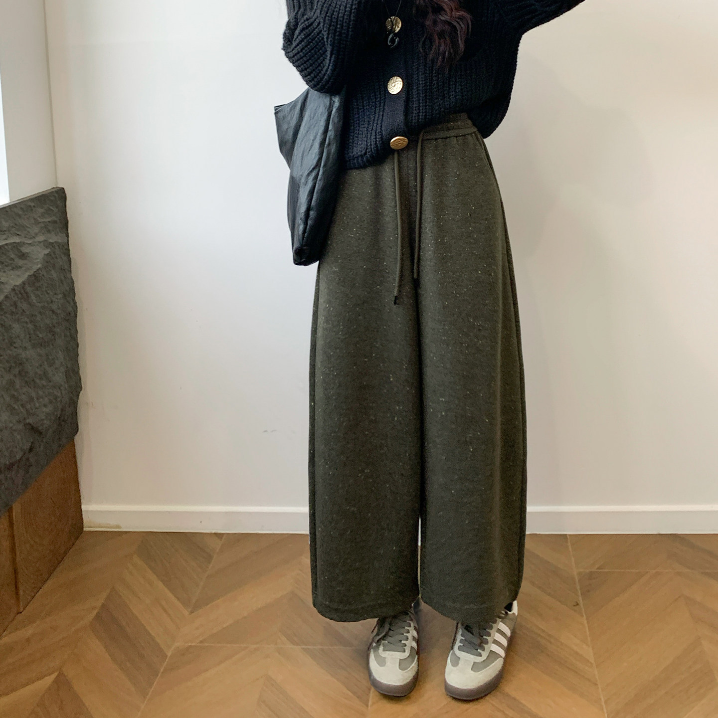 深圳南油羊毛呢香蕉弯刀阔腿九分裤女25年秋冬高腰休闲保暖哪吒裤