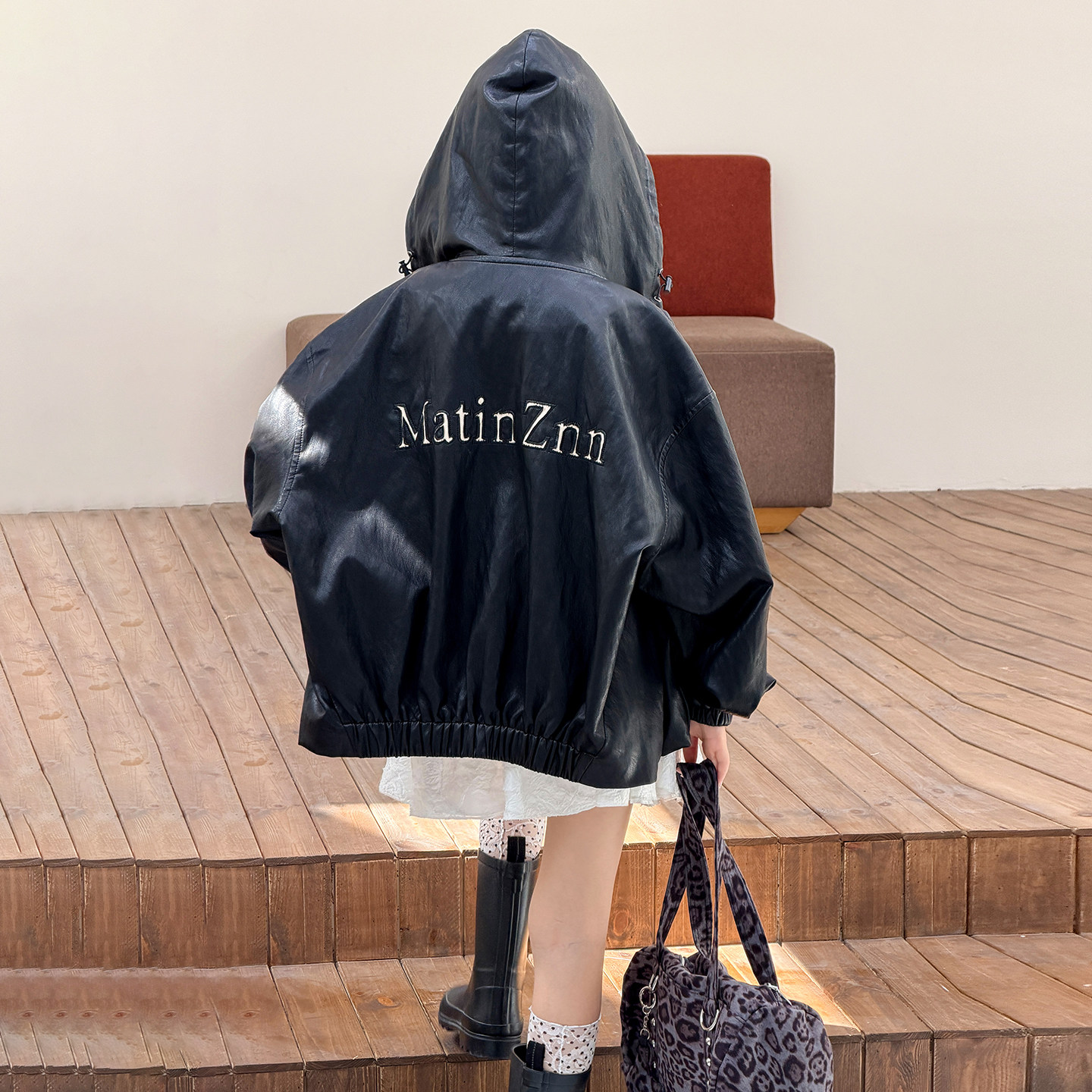 韩系女童时髦皮衣外套2026秋季新款儿童秋装洋气百搭连帽夹克上衣