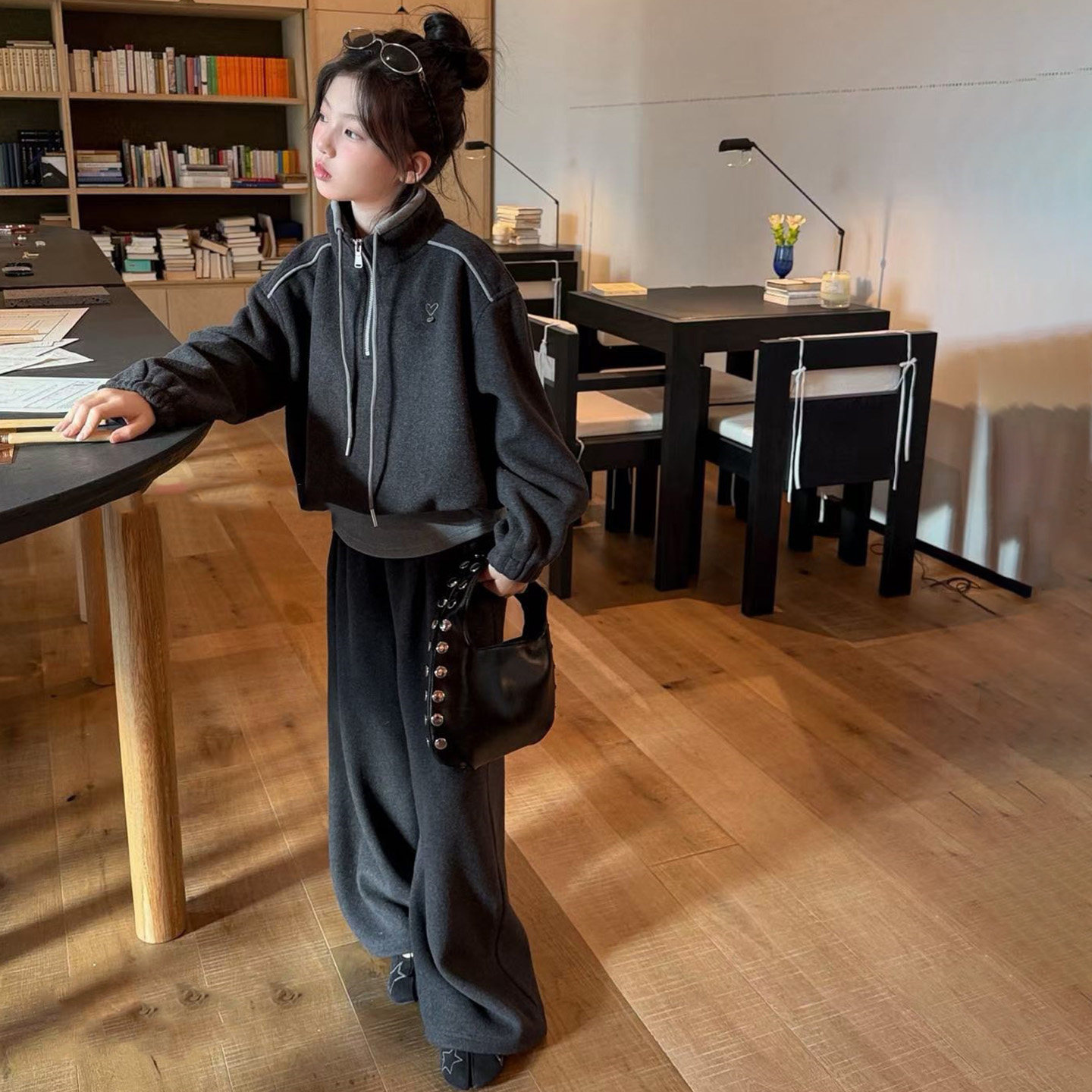 韩系女童纯色立领卫衣套装2026秋装中大童休闲时髦上衣阔腿裤套装