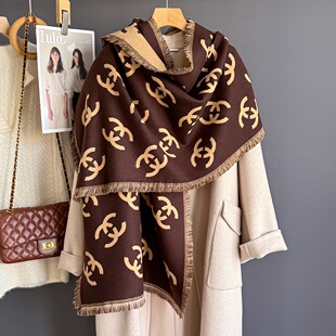 秋冬时尚字母流苏围巾女仿羊绒感大披肩2025新款百搭保暖围脖