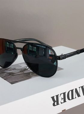 飞行员超酷蛤蟆镜帅气墨镜男士开车女情侣太阳镜黑超复古个性大脸