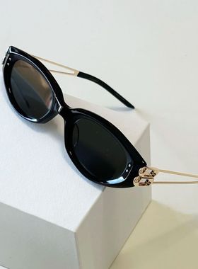 新款2025猫眼女高级感jennie金属拍照旅游镂空腿kunst ins墨镜女