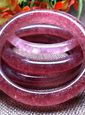 天然细条饰品草莓晶手镯