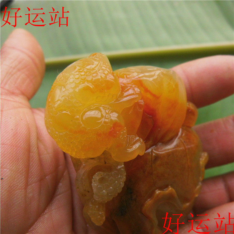 促销定制新款黄龙玉籽料连连不断手把件时尚手工玉饰品收藏精品