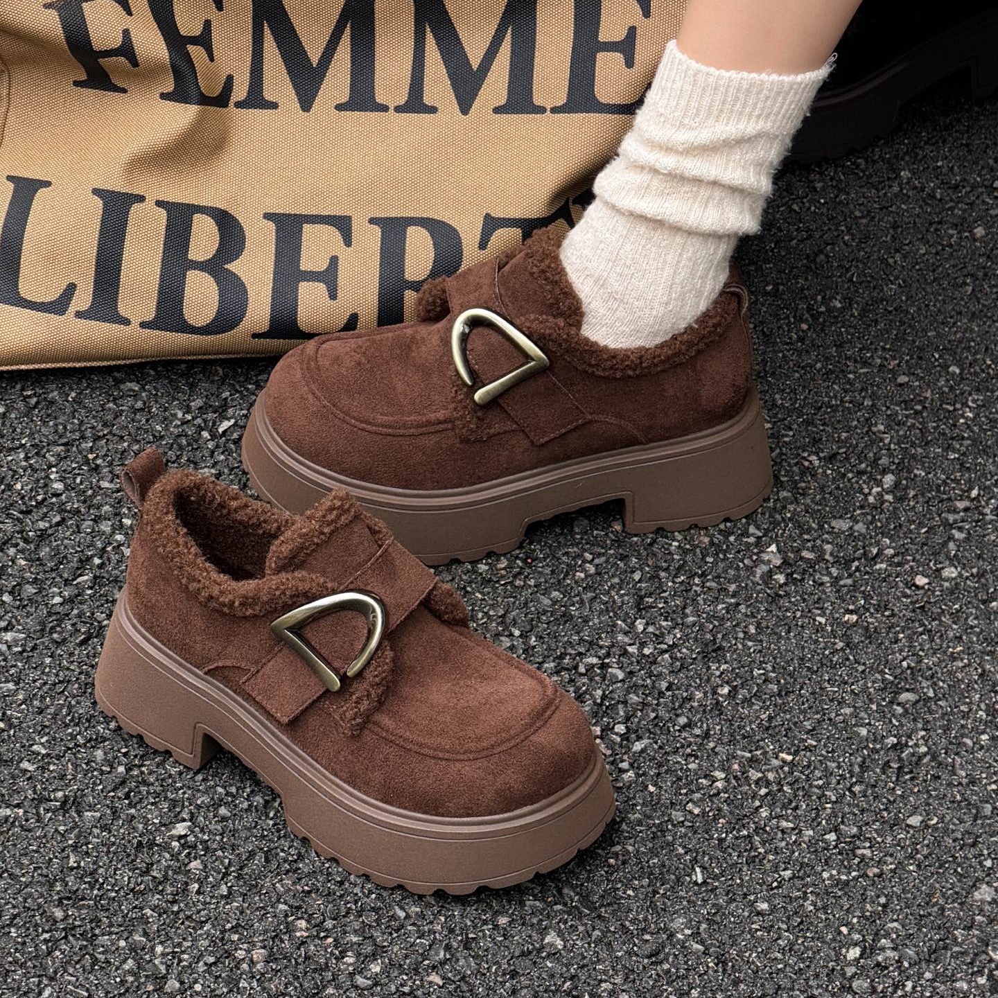 美拉德单鞋女2025新款冬季绒面女鞋厚底勃肯鞋加绒保暖棉鞋懒人鞋