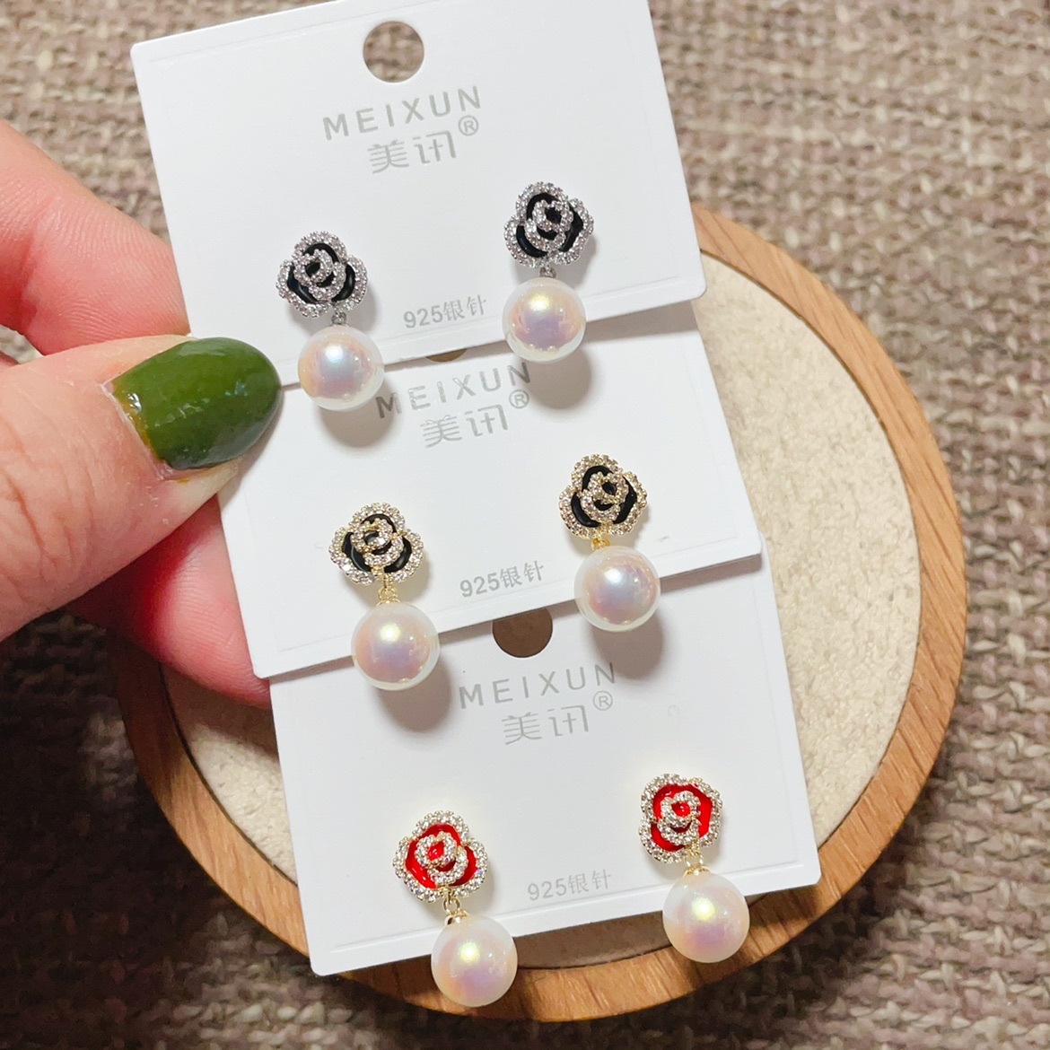 美讯耳饰新款微镶烤漆山茶花珍珠时尚耳环耳钉女银针百搭气质