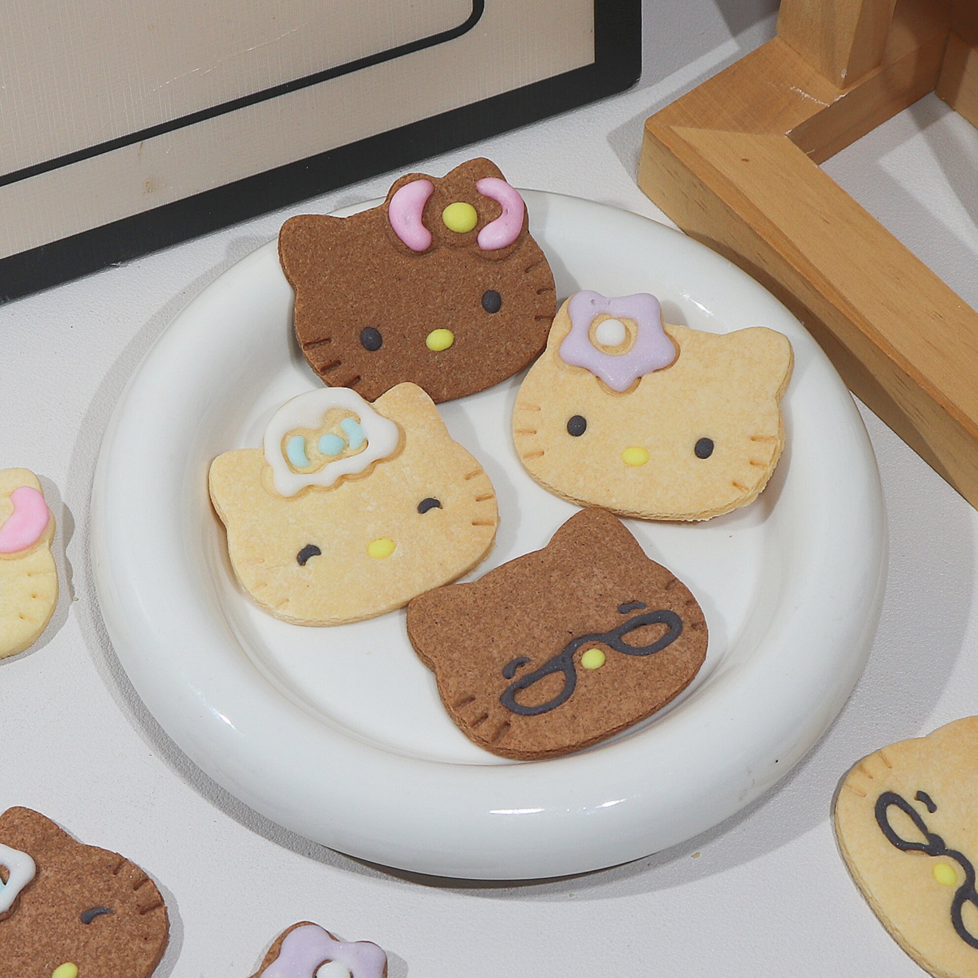 Hello Kitty糖霜曲奇饼干创意朋友儿童生日礼物零食礼盒装饰摆台