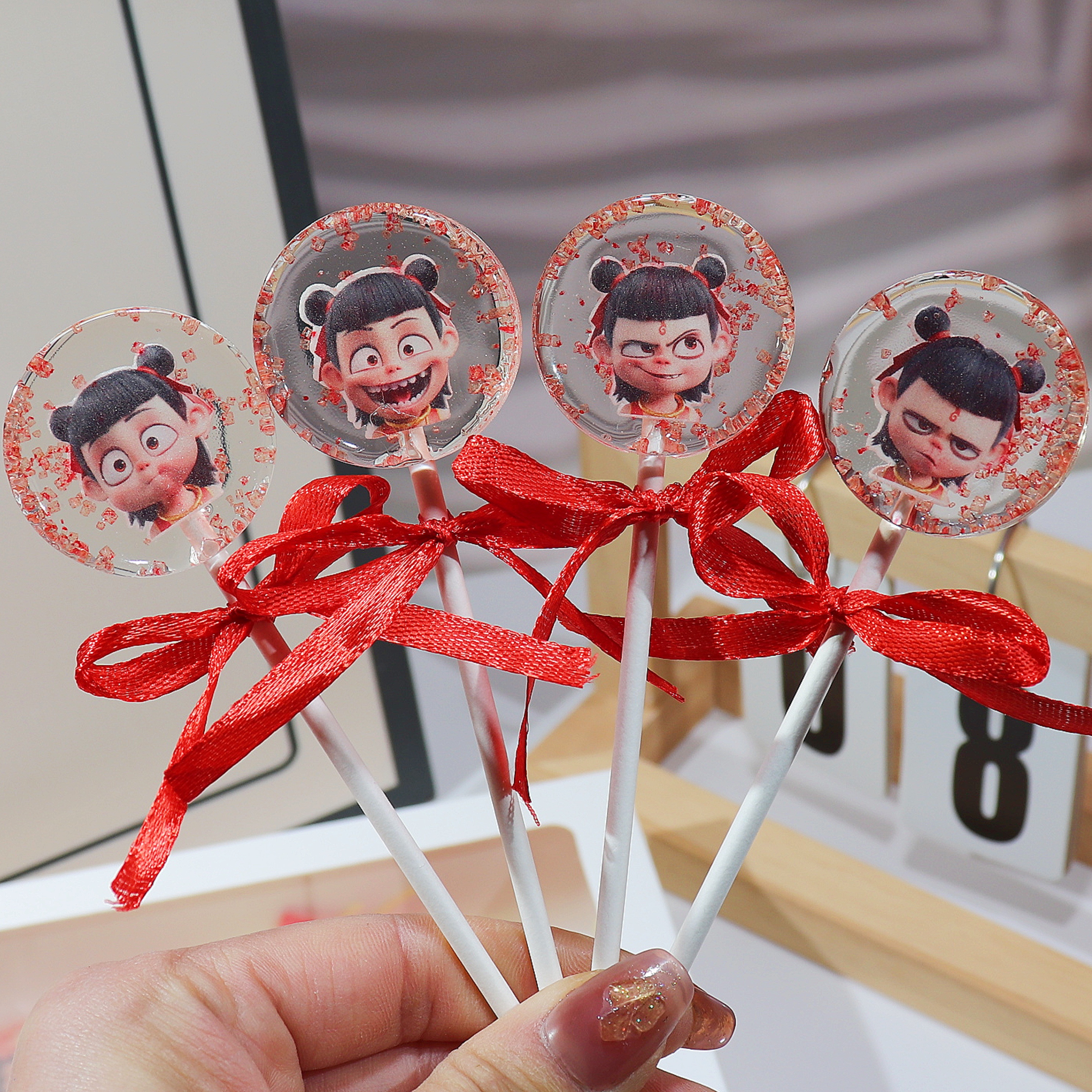 哪吒棒棒糖敖丙闹海儿童糖果创意卡通定制毕业季生日零食礼物礼盒