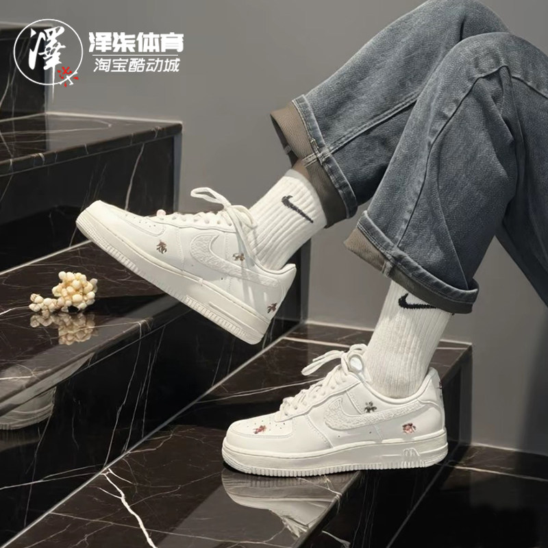 Nike Air Force 1 马年限定AF1脱缰系列女款白低帮板鞋IQ1143-100,运动鞋new,运动休闲鞋,淘宝优惠券,粉丝福利购,淘宝优惠卷