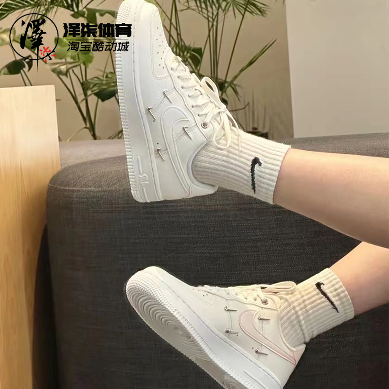 NIKE女子系带白色板鞋空军一号