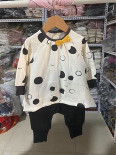 韩国童装 小云朵小雨伞冬款加绒套装黑色点点裙衫大屁屁裤两件套