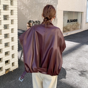 199-26306-P165-控238【好款现货】朱砂红皮衣机车服夹克短外套,麦昆匡威鞋搭配西裤女图片