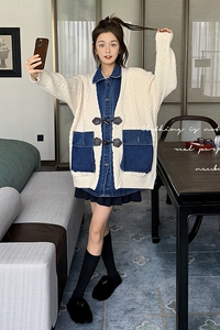 春秋高级感炸街小个子休闲减龄时尚洋气设计感牛仔拼接针织外套女图片
