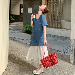 蓝色刺绣方领碎花连衣裙女2025夏季新款法式显瘦设计感拼接长裙子图片
