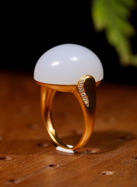 18k金镶嵌新疆和田羊脂白玉蛋面女款戒指
