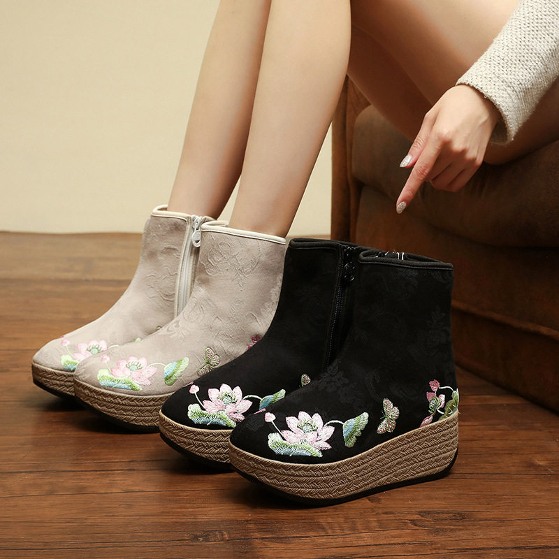 2025新款民族风绣花女靴子厚底老北京布靴子刺绣单靴保暖棉靴