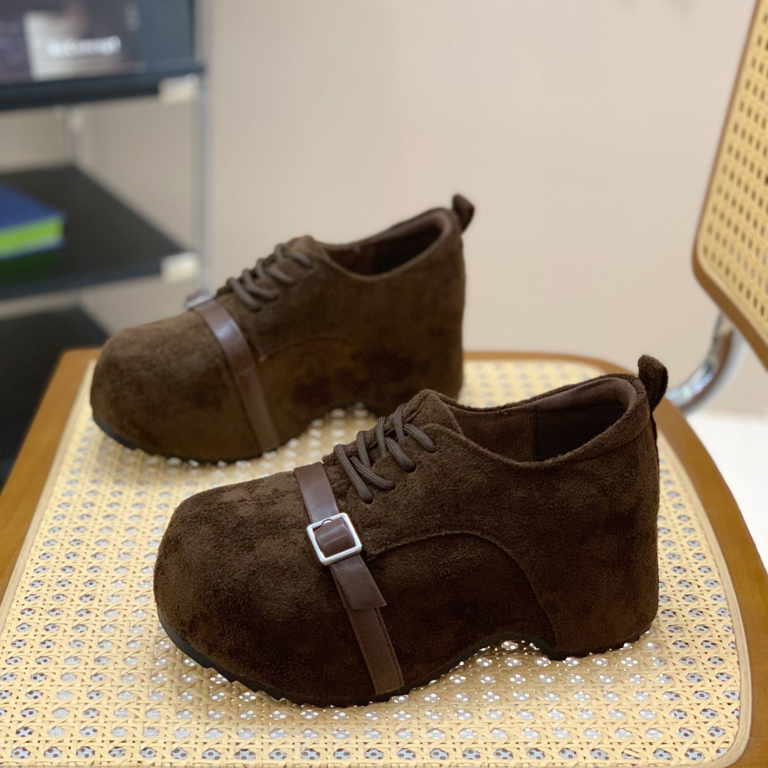 高级感皮带扣卡皮巴拉丑萌勃肯鞋