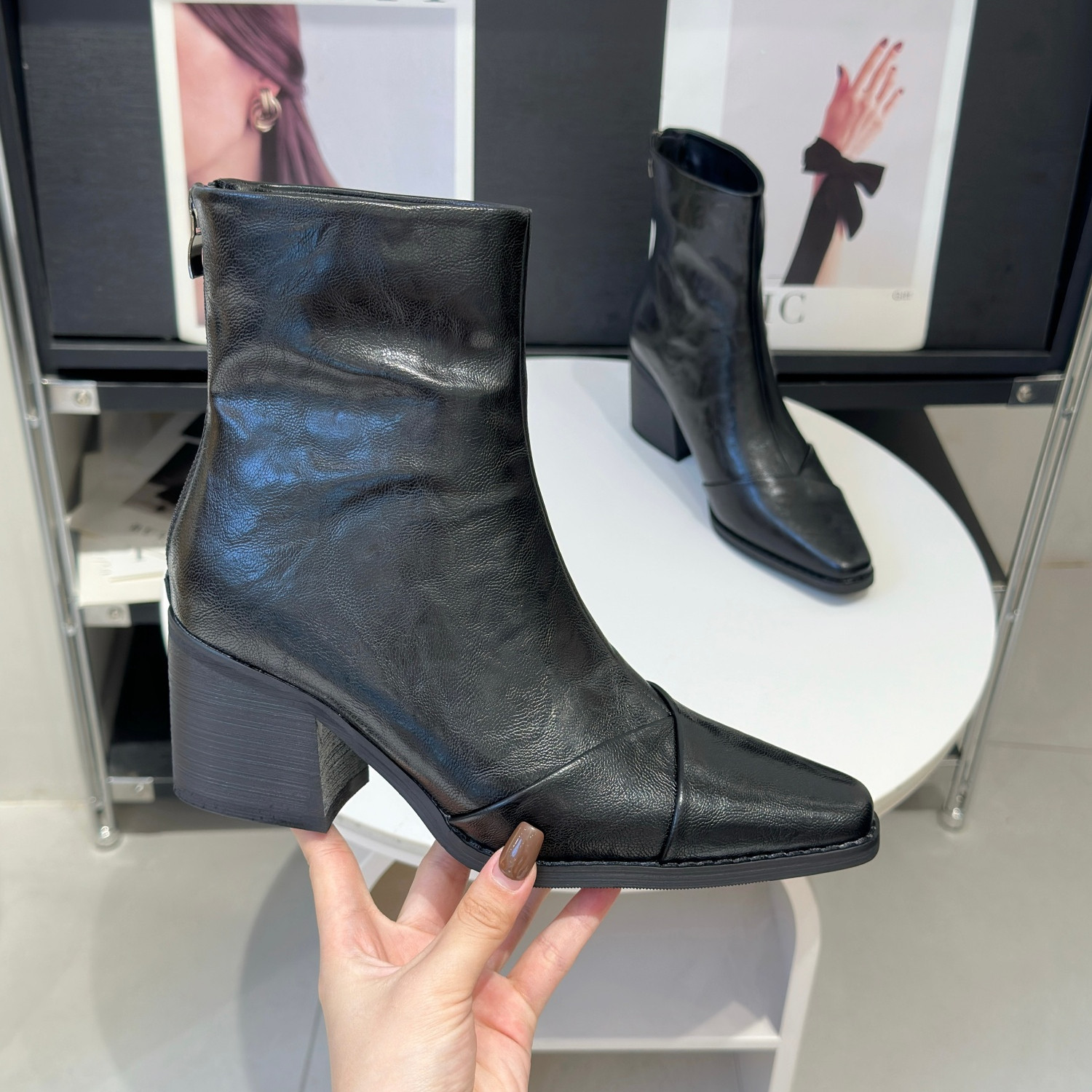 法式复古配裙子弹力瘦瘦靴女2025秋冬新款方头粗跟高跟英伦风短靴