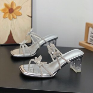 仙女风水钻蝴蝶结细带一字拖女2026夏季 超火水晶跟7CM方头凉拖鞋