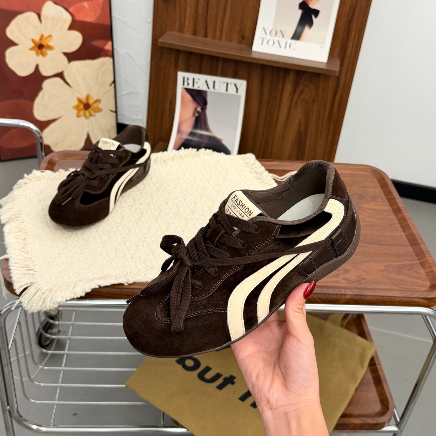 复古百搭轻便软底运动休闲德训鞋