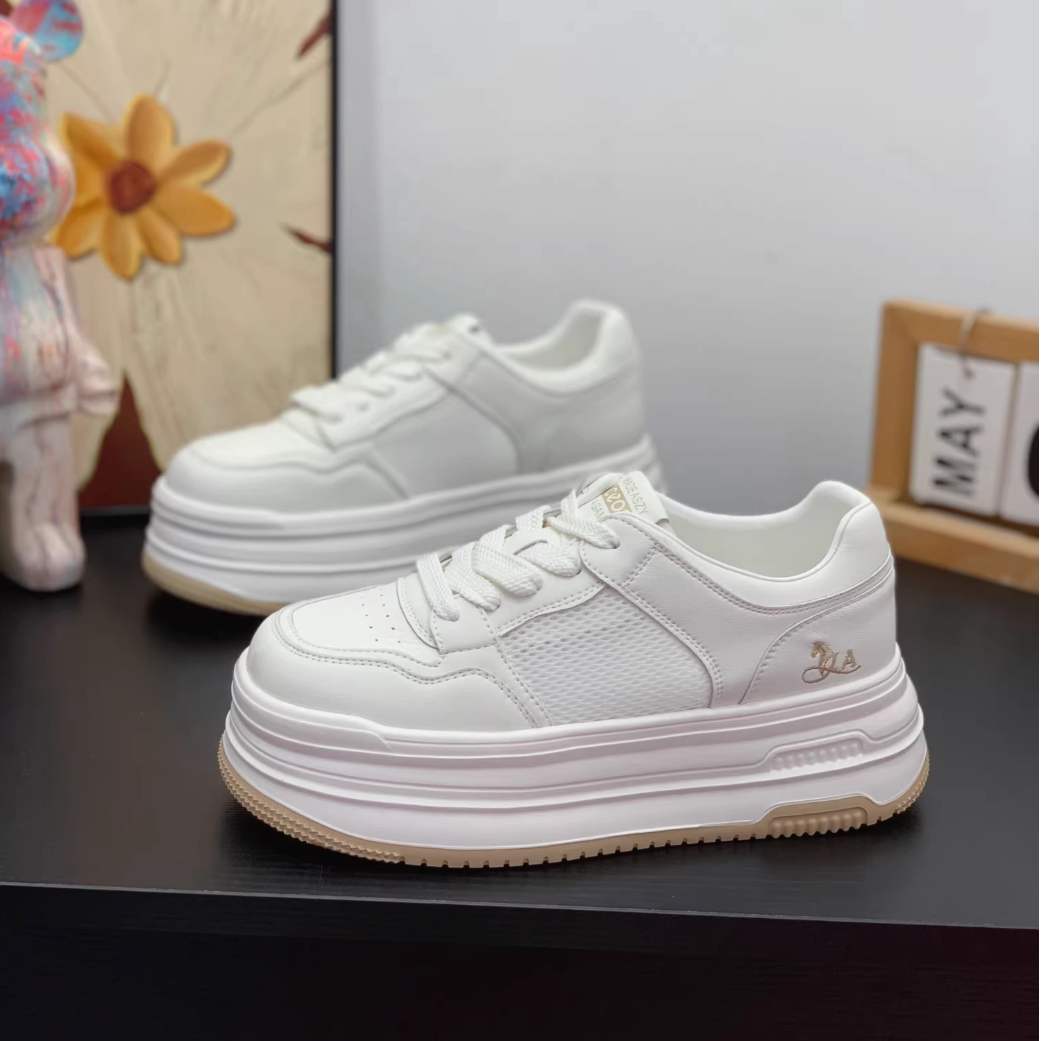 厚底增高轻便百搭真皮小白鞋女2026夏季新款镂空单网透气休闲板鞋