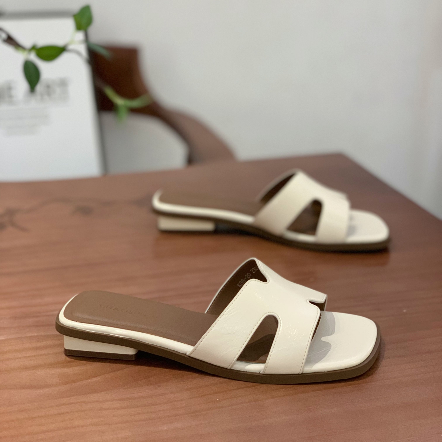 懒人港风显腿长一字凉拖简约低跟