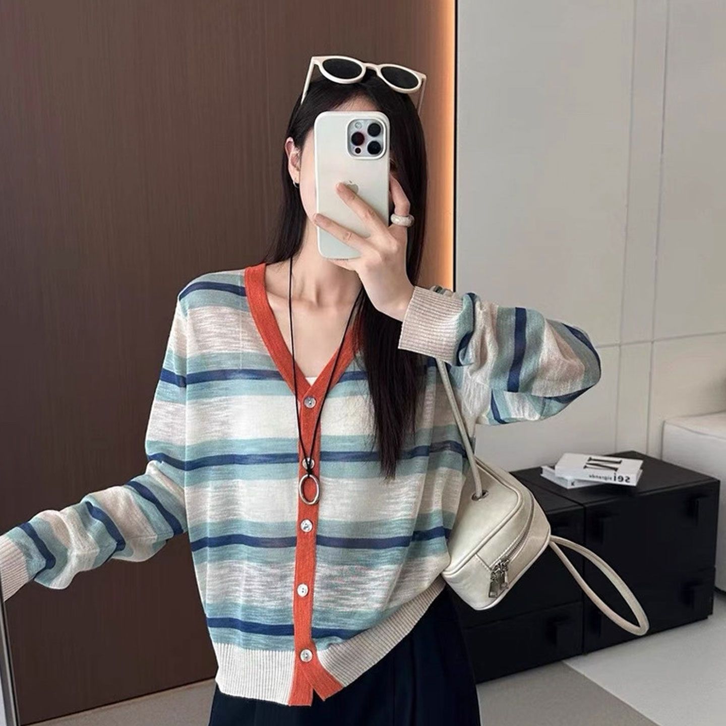 250斤大码女装早秋新款胖妹妹V领条纹设计针织开衫洋气感长袖