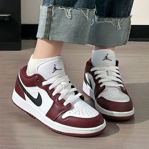 NIKE耐克女鞋夏季AJ1女款25本命年红色婚鞋运动鞋板鞋HF3188-102