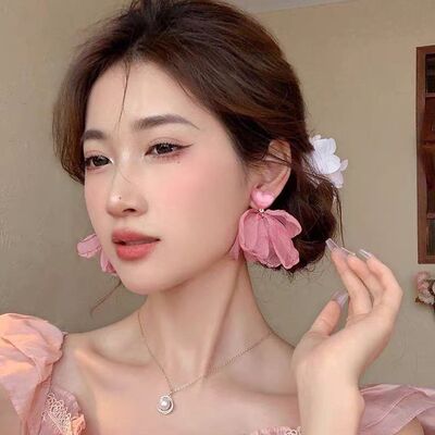 春季新款甜美爱心粉色耳环法式超仙花瓣耳钉蓝色超仙小众设计耳饰