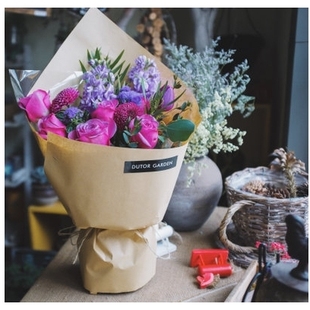 温岭市人民医院银泰城新天地万象城阳光美食城鲜花店蛋糕速递玫瑰