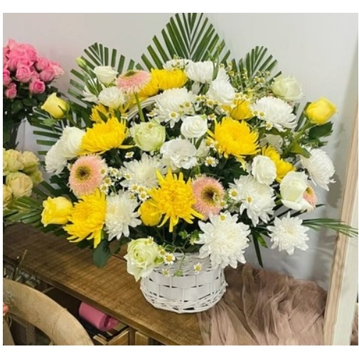 伊川县文化北路八一路南段鸣皋镇水寨永辉超市鲜花店速递白事花圈