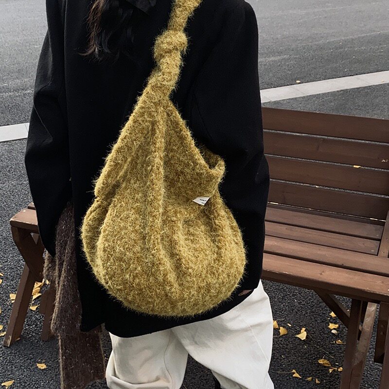 【买一送一】日韩复古文艺氛围感毛呢水桶包气质百搭高级斜挎包女