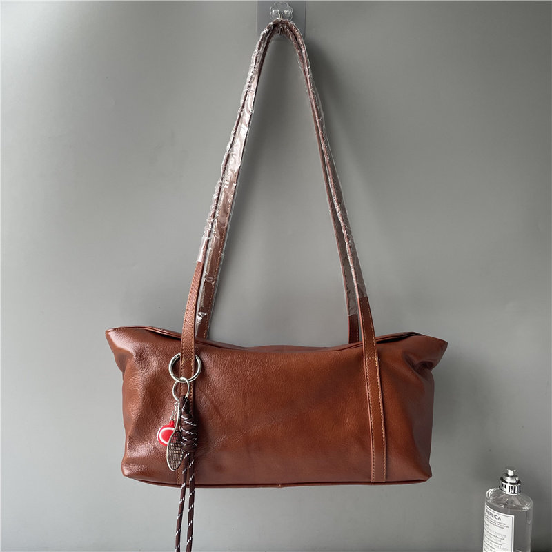 2024冬季新款头层牛皮单肩包通勤大容量百搭枕头包时尚腋下包