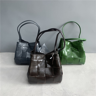 小众设计头层油蜡牛皮手提单肩包爆裂纹时尚编织百搭水桶包变形包