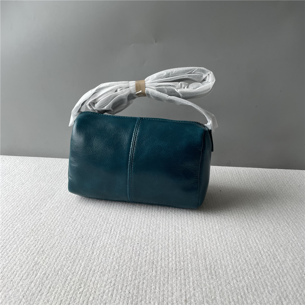 出口外贸订单头层牛皮油蜡皮单肩斜挎时尚百搭女包精致百搭潮包