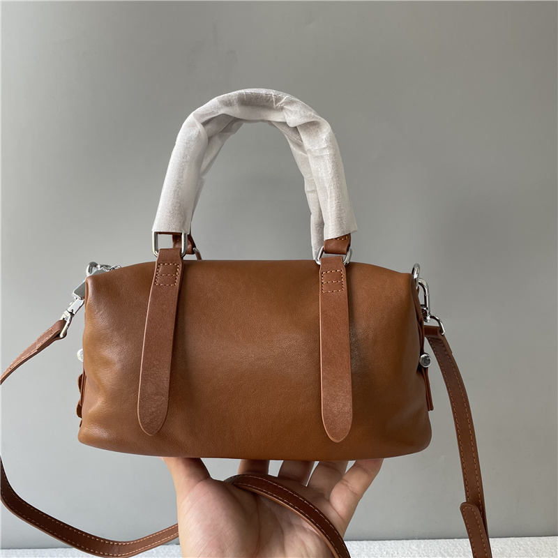 2024新款高级质感植鞣牛皮女包保龄球小众复古手提单肩斜挎枕头包