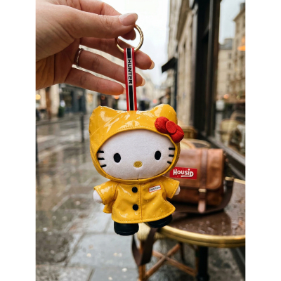 黄色雨衣Kitty711联名毛绒挂件