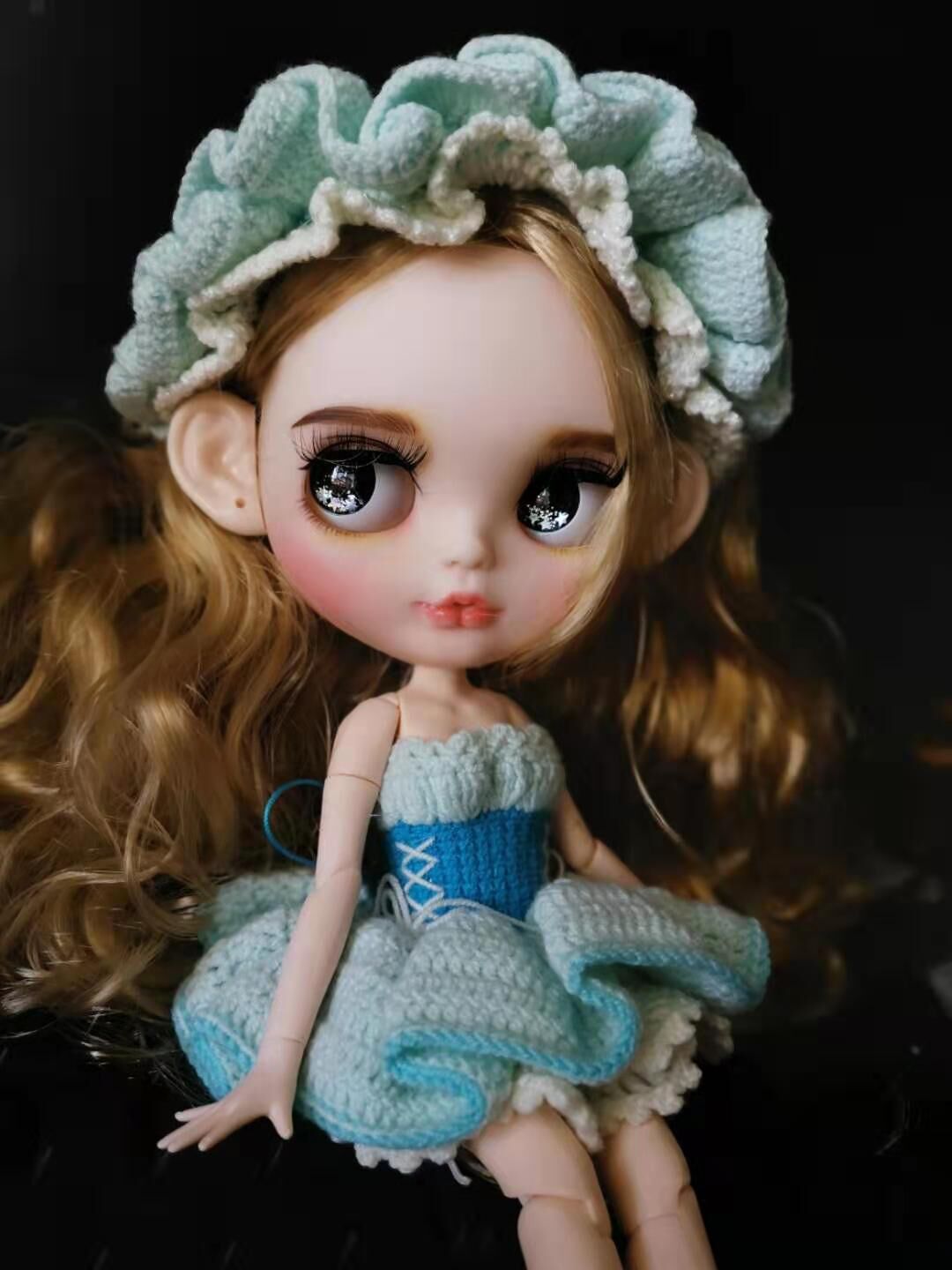 关节粉色素体娃娃