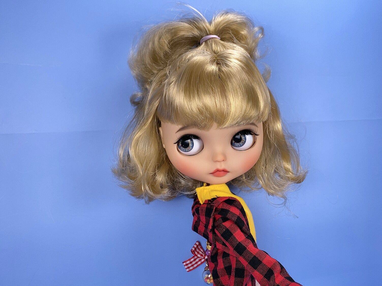 金色波波头扎头发不高兴脸小女孩,配银色闪眼皮 小布改娃定金