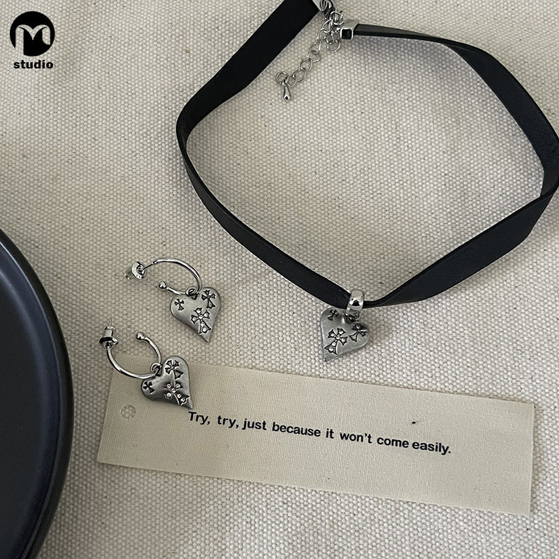 다크 크로스 가죽 로프 초커 목걸이 여성 펑크 매력 복고풍 사랑 펜던트 귀걸이 틈새 액세서리