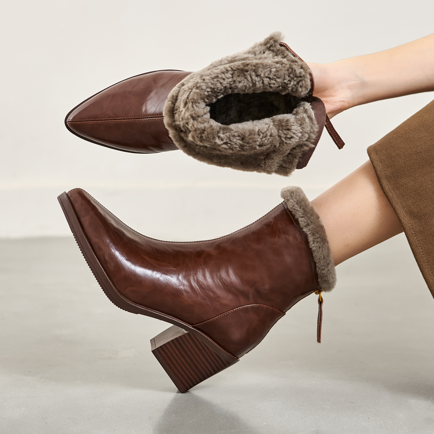 7cm真皮毛一体粗跟雪地靴女